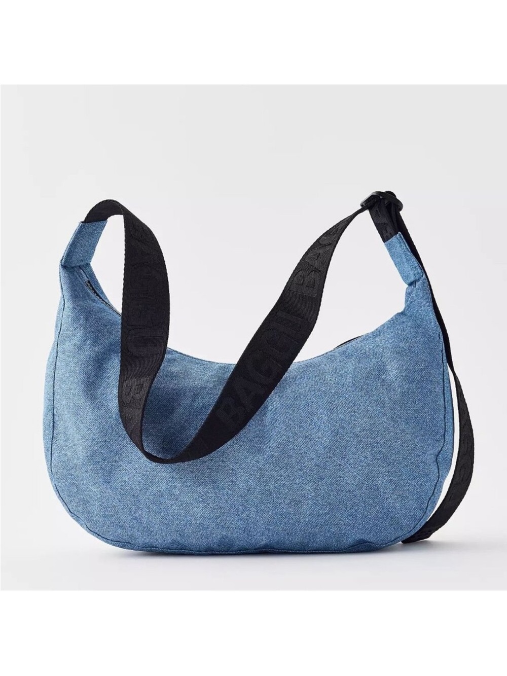 Baggu Medium Crescent Bag hobo in Digital Denim blue